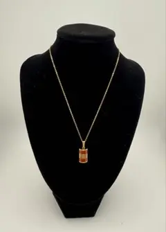 【アンティーク調】ゴールド×レッド円柱ペンダント ネックレス 彫金デザイン