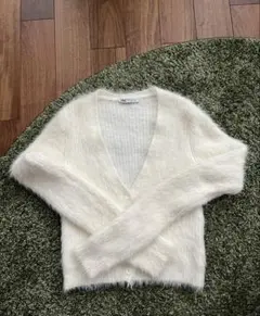 ZARA カーディガン　Mサイズ　Ｖネックカーディガン白　冬　モテる　レディース