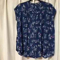 花柄ブラウス