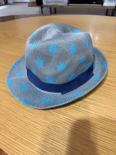 水玉模様の麦わら帽子のサムネイル