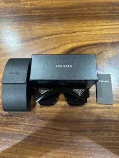 人気モデル【PRADA】サングラス スクエア三角ロゴ ブラック