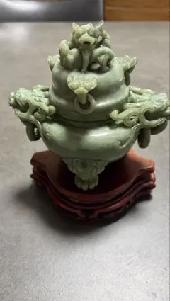 (骨董)天然玉石【翡翠】彫刻　中国香炉　龍の装飾 木製台座付き 骨董)天然玉石【翡翠】彫刻 中国香炉 龍の装飾 木製台座付き - メルカリ