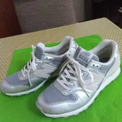 New Balance 996 シルバー/グレー スニーカー