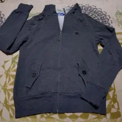 バーバリーブルーレーベル グレー ジップアップ パーカー