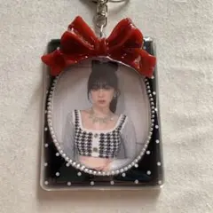 韓国　トレカ　ケース　デコ　レジン　硬質　赤リボン　ドット　水玉　キーホルダー