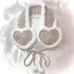ハンドメイド イヤーマフ 耳当て 編み物 かぎ編み ハート ベージュ 白 ファー