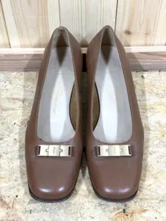 Salvatore Ferragamo パンプス ブラウン ゴールド金具のサムネイル