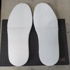 白のミッドソール