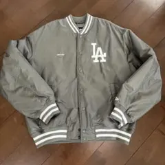 NEWERA ナイロン バーシティージャケット ロサンゼルス・ドジャース　カーキのサムネイル