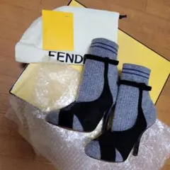 FENDI ブーツ　グレー　ブラックのサムネイル