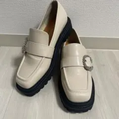 【中古美品】ORiental TRaffic ビジュー付きローファー　アイボリーのサムネイル