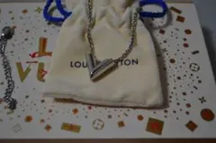LOUIS VUITTON ネックレス Vロゴ（値下げ交渉受け付けます）のサムネイル