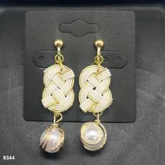 ハンドメイド【水引】イヤリング　白×金ラメ