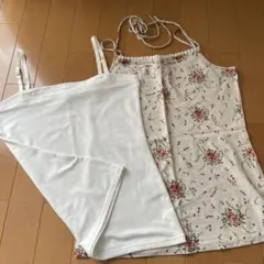 美品❗️キャミソール 2枚セット 花柄 無地　2枚組のサムネイル