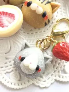 フェイクスイーツ*キジトラ猫ちゃん苺大福・チャーム・和スイーツ