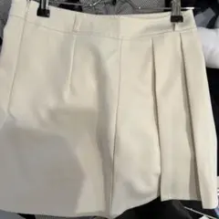 ベージュ プリーツミニスカート オフホワイト