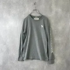 アバクロ 長袖Tシャツ グレー 胸元ワンポイントロゴ 袖ロゴ MUSCLEのサムネイル