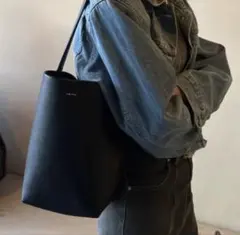 トートバッグ 本革 バケツ型 縦型 ブラック Mサイズ 軽量 ワンショルダー