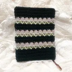 ハンドメイド୨୧かぎ針編み　チューリップのブックカバー編み物　ブラック×パープル