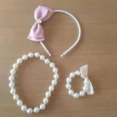 ピンクリボン付きパールアクセサリーセット　カチューシャ　ネックレス　ブレスレッド