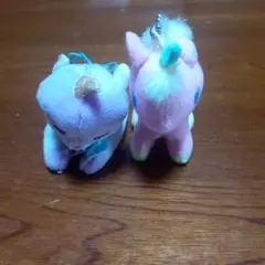 ユニコーンとユニコーンのぬいぐるみ（ストラップ付き）