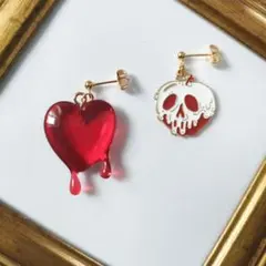 毒リンゴスカルと溶けるハートのイヤリング　ピアス　赤　ゴシック　病み