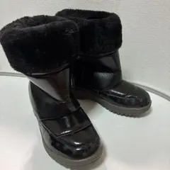 スノーブーツ 黒いファー付きブーツ 星柄デザイン　子ども、足が小さめの方