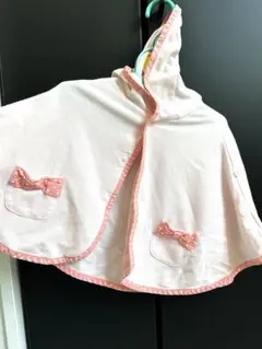 ピンクのフード付きベビーポンチョ