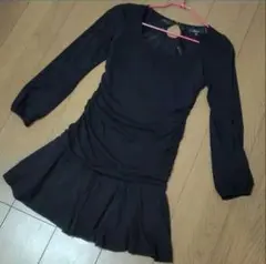 黒のミニワンピース バックオープン