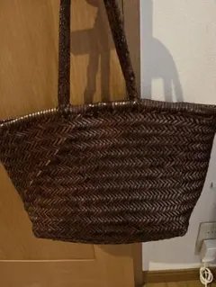 ダークブラウン かごトートバッグ皮 編み込み