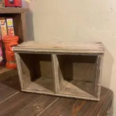 仕切りが可愛いアンティーク木箱