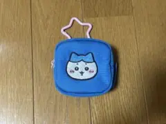 ちいかわ カラビナつき刺繍スクエアミニポーチ