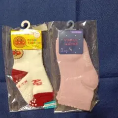 アンパンマン靴下とピンク靴下2足セット
