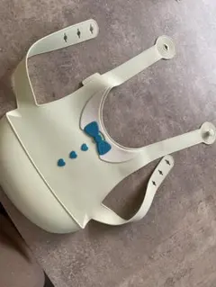 シリコン製お食事エプロン クリーム色