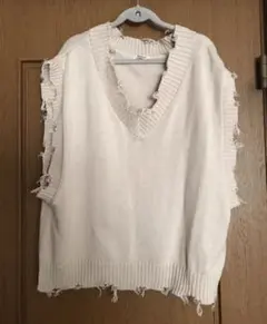 ⚠️出品4月末まで⚠️ しまむら　ダメージニットベスト　試着のみ