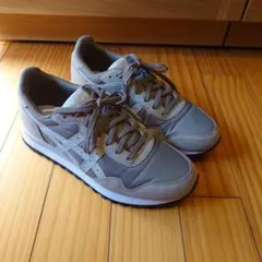 アシックスタイガー スニーカー