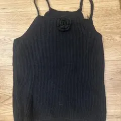 黒のノースリーブニット