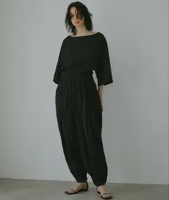 ETRE TOKYO ウエストギャザーバルーンカットパンツのサムネイル