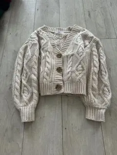 アイボリー ケーブルニット　カーディガン バルーンスリーブ　長袖