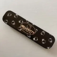 「ハローキティ」黒色　金属製ペンケース　○SINCE 1976○ 389