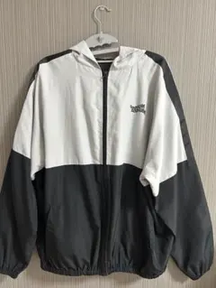 ホワイト/ブラック フード付きウィンドブレーカー