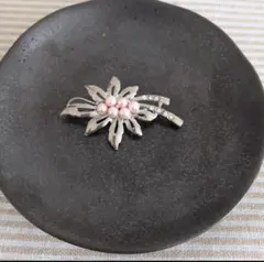 【★中古品★】ヴィンテージ　ビジュー葉っぱ風　ブローチ。シルバー