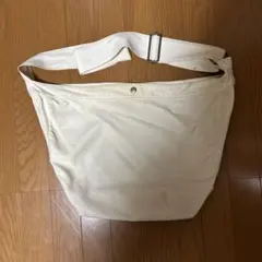 ホワイトキャンバスショルダーバッグ