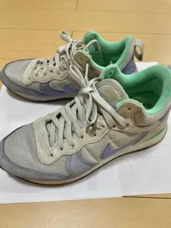 NIKE INTERNATIONALIST MID スニーカー