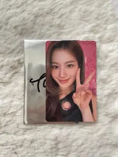 This is for TWICE サナ　トレカ