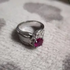 赤い飾り付きのファッションリング　指輪　昭和レトロ