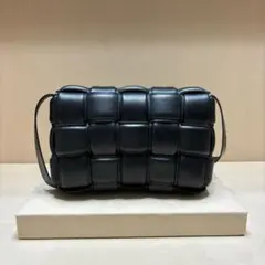 ブラックレザーショルダーバッグ