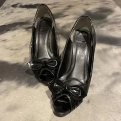 DIANA WELL FIT ブラックオープントゥパンプス