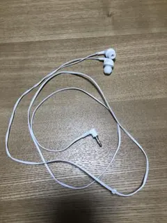 ホワイト 有線イヤホン 3.5mmジャック