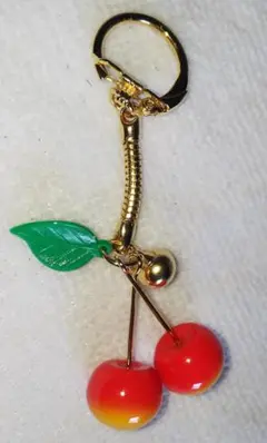 レトロ　さくらんぼ型キーホルダー(全長約8cm）